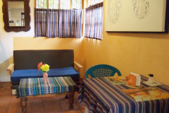 La Galeria kitchen table