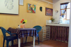 La Galeria kitchen table